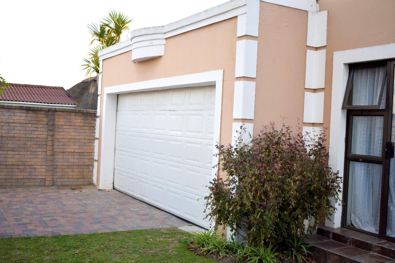 Zufike Self Catering Hotel Port Elizabeth Exterior photo